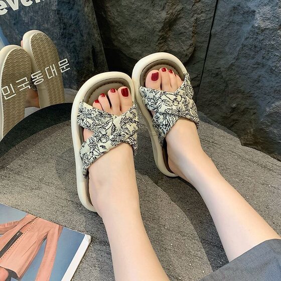 Slippers Women's Summer Outer Wear 2025 New Non-slip All-match Fashion High-end Platform Beach Slippers Women's One-word Slippers for Women