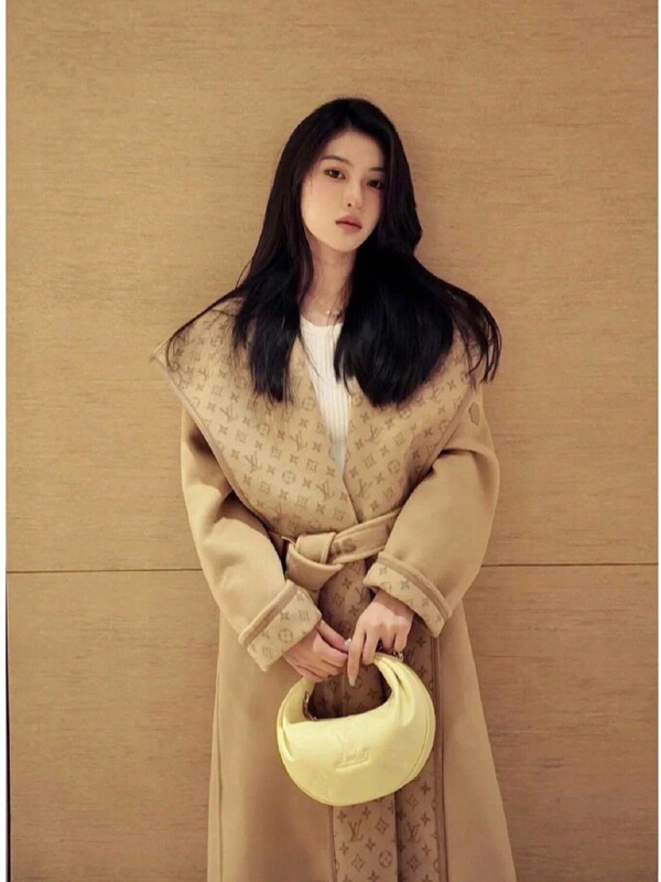 2026 Autumn/Winter Vintage Letter Print Double-Sided Wool Coat for Women, Mid-Length Woolen Hooded Jacket with Belt, Nanyou 2026 Autumn/Winter Vintage Letter Print Double-Sided Wool Coat for Women, Mid-Length Woolen Hooded Jacket with Belt, Nanyou