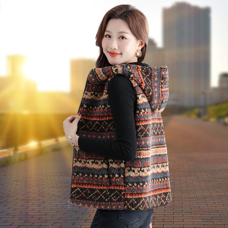 Short Polar Fleece Vest for Women Autumn and Winter 2025 New Style Small Mother's Waistcoat Outer Hooded Vest Jacket