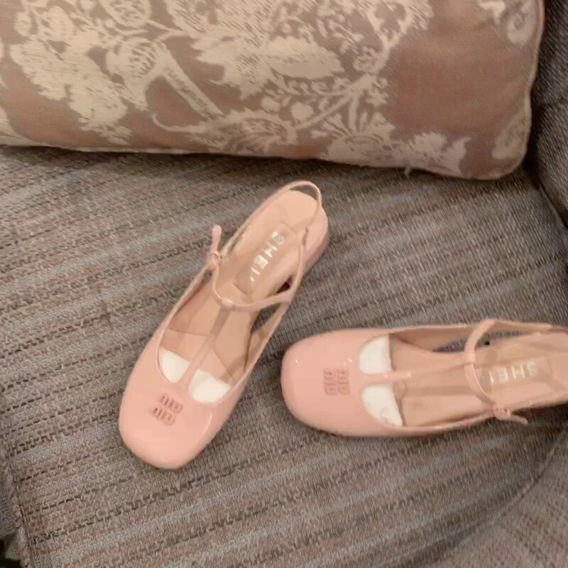 [sheii Su Yinyin] new number one sweetheart amiu square head leather thick heel back empty Mary Jane sandals women