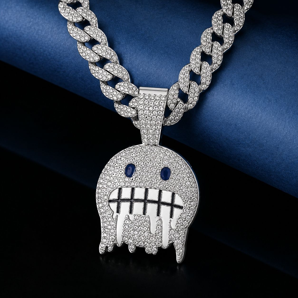 Ventas transfronterizas calientes colgante de hip-hop letras de diamantes sonrientes personalidades múltiples especificaciones de aleación de diamante de cadena cubana colgante al por mayor