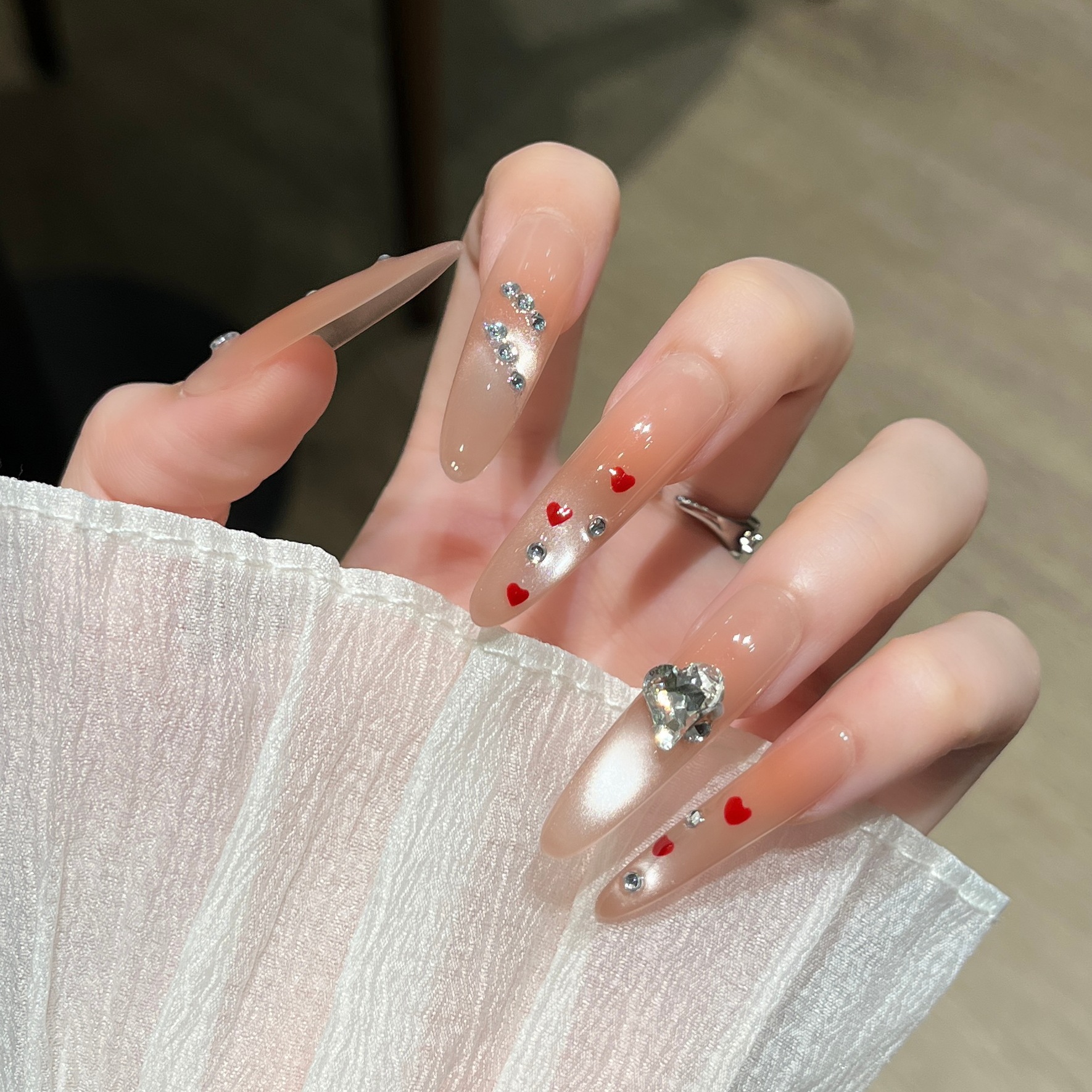 2026 Año Nuevo usar uñas de alta calidad pura manicure pieza de uñas hecha a mano fina perro largo dibujado a mano pequeñas uñas de amor