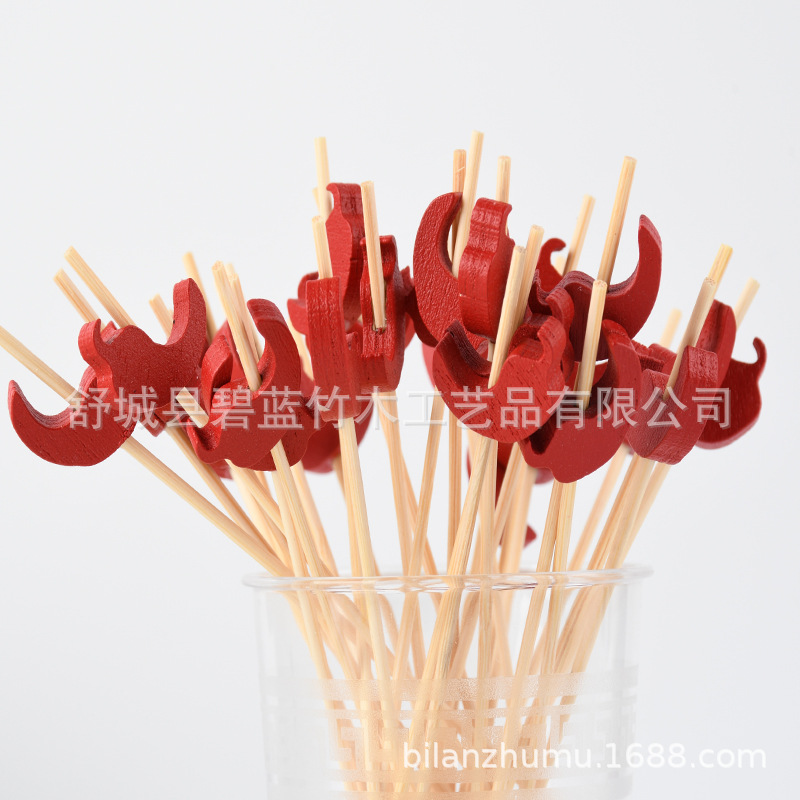 Pimienta roja al por mayor palo de fruta palo de bambú creativo de pastel de decoración horquilla de fruta creativo de palo de fruta