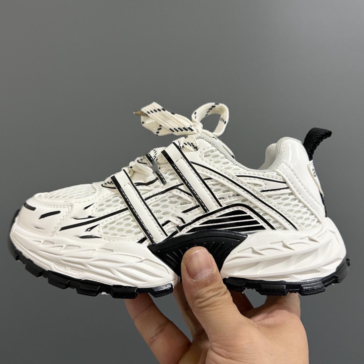 High-end AD brand versatile breathable mesh dad shoes for older children with Velcro fastening and thick soles