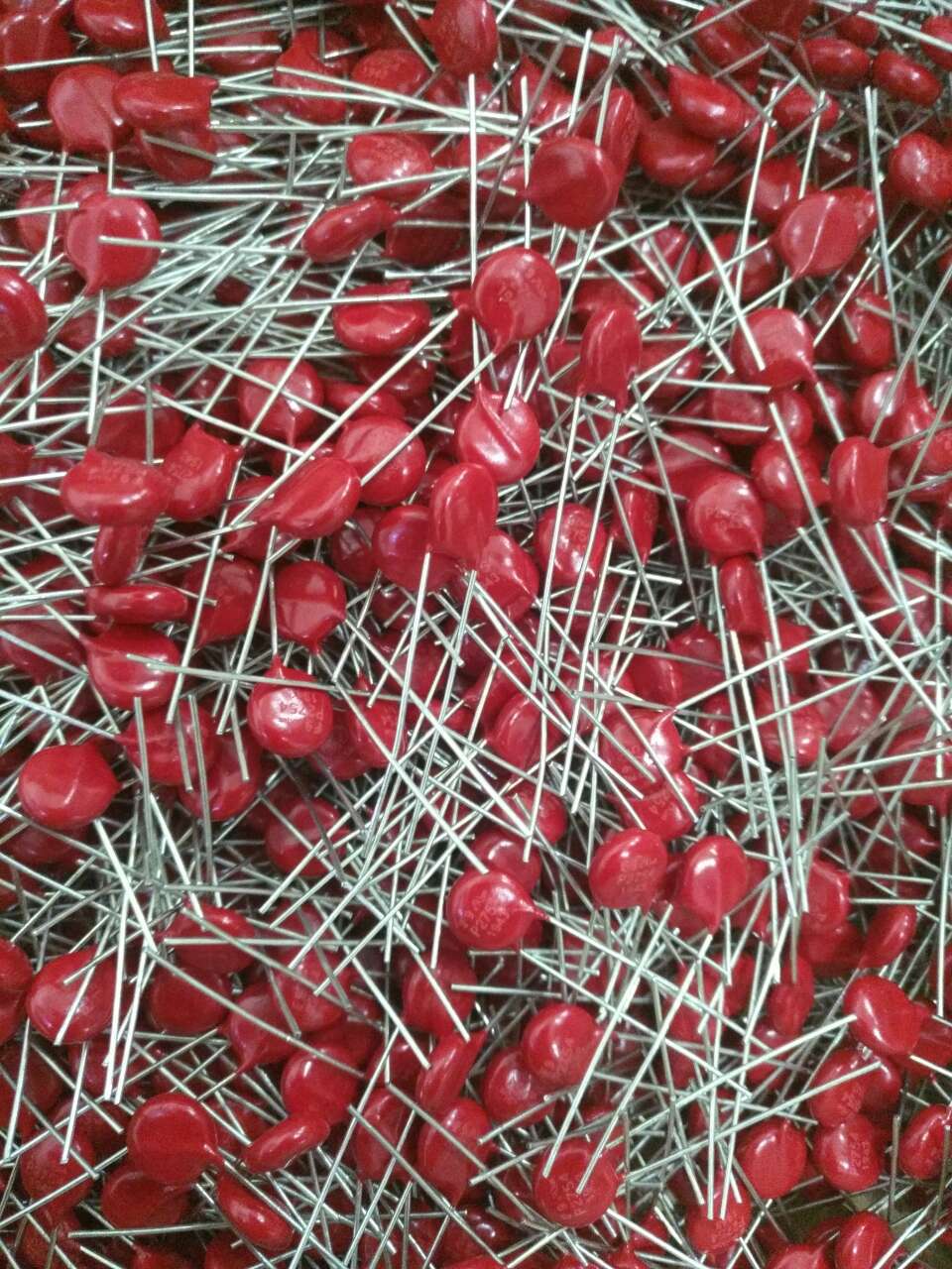 直插进口压敏电阻 V275LA4P P2754 7MM 力特275V 插件红色480元1K