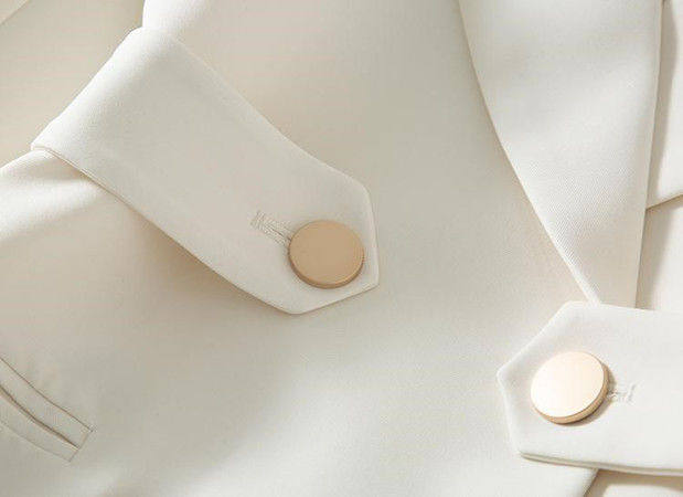 Áo blazer nữ dáng eo dài vừa, tay dài, đệm vai, cổ vest, phong cách thanh lịch — Màu trắng nhạt, màu đen, trắng, Bông mùa đông màu trắng nhạt chi tiết 15