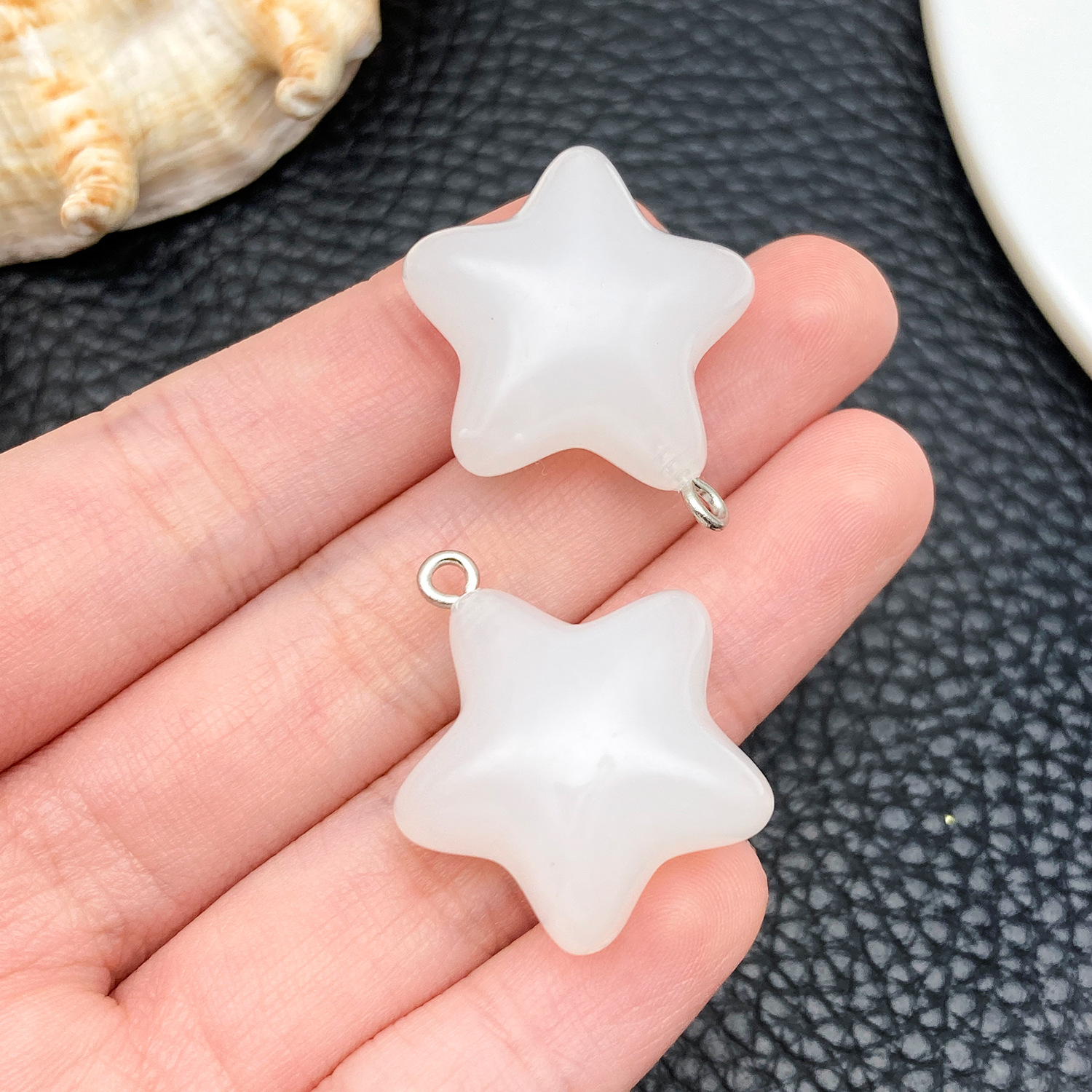 24062-H-白色树脂夜光星星27x23x13mm-3.5