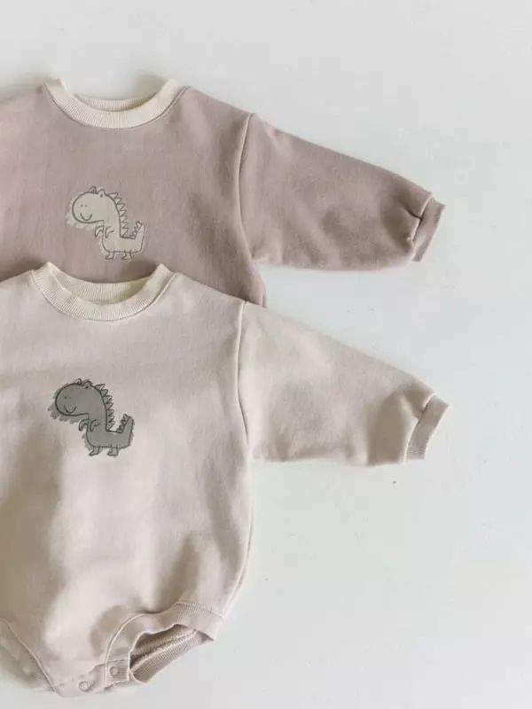 26 nuevos modelos de primavera de peleles para bebé estilo japonés y coreano, monos con estampado de dinosaurios estilo INS, peleles de manga larga para bebé.
