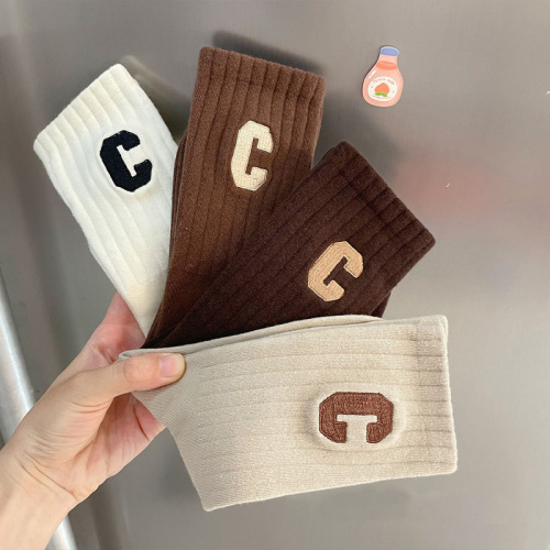 Autumn and winter white mid-calf socks wholesale personalized letter high stockings women's socks simple C letter women's mid-calf socks