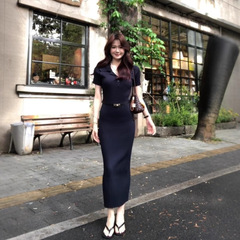 韓国風の特別に美しいピンチウエストブルーニットドレス夏の女性の2025新しいスリムフィットヒップカバーロングスカート