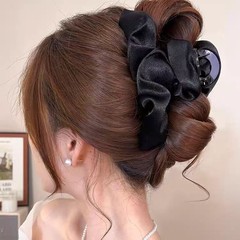 黒のしわのクリップの髪飾りは、ヘアピンの高級感があります。