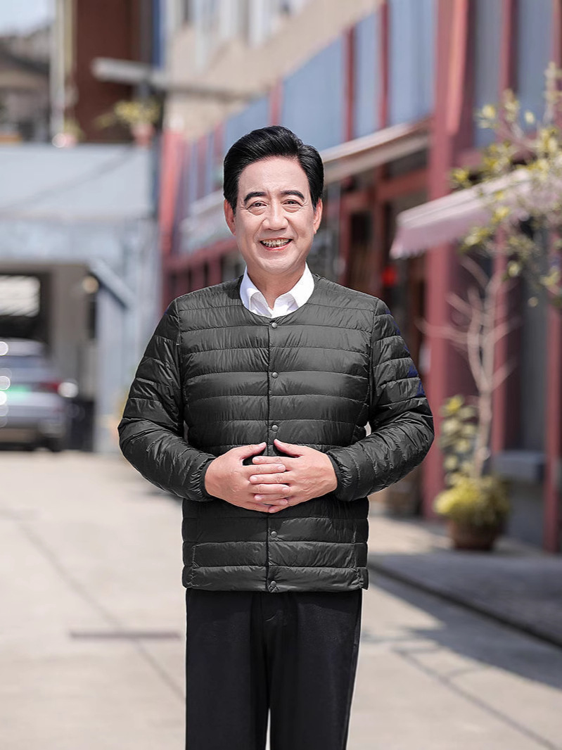 Nuevo invierno hombre chaqueta de pluma de mediana edad papá ligero cuello redondo cuello en V fundación sin cuello chaqueta delgada