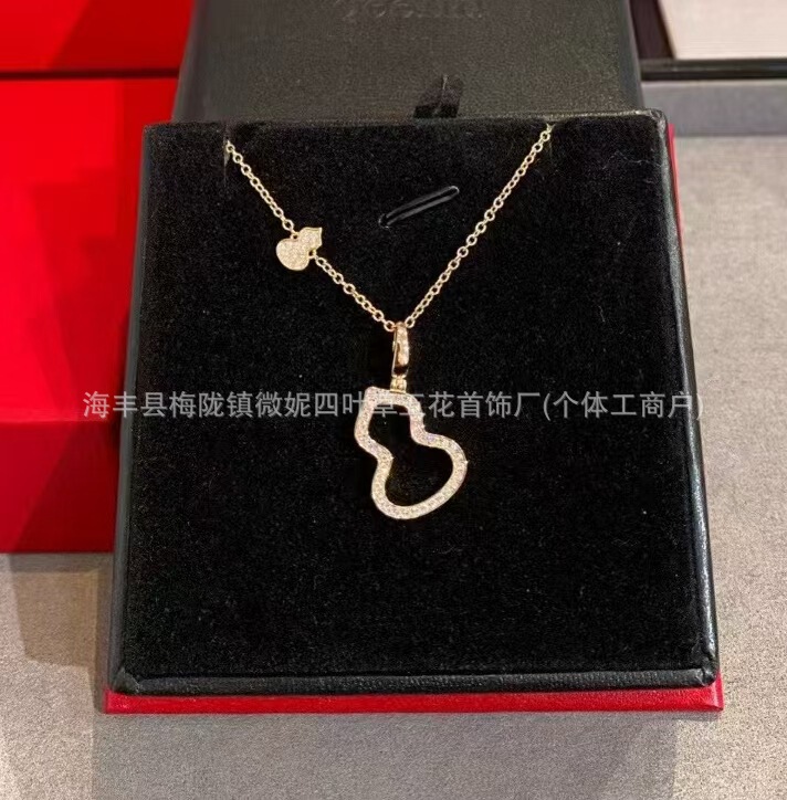 V金高級版ひょうたんネックレス、厚めの18Kローズゴールドメッキ、天然レッドカルセドニーと白蝶貝のペンダント、ダイヤモンドをあしらったダブルひょうたん|undefined
