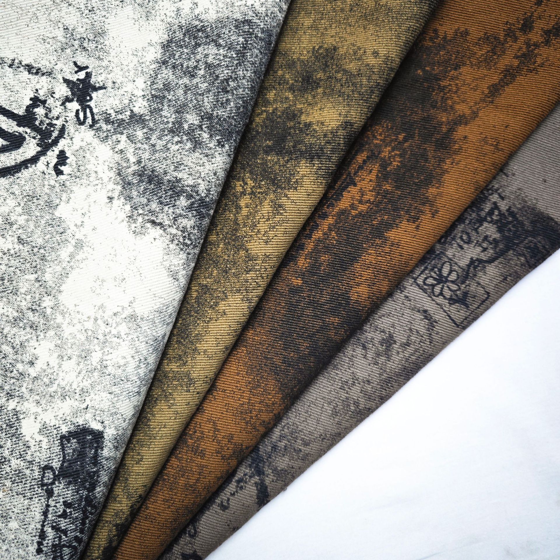 秋冬款洗水斜纹涂鸦沙画印花布料连衣裙童装衣服装饰台布面料