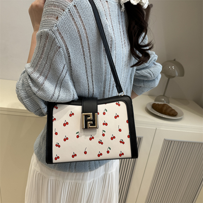Fresh summer shoulder bag for leisure