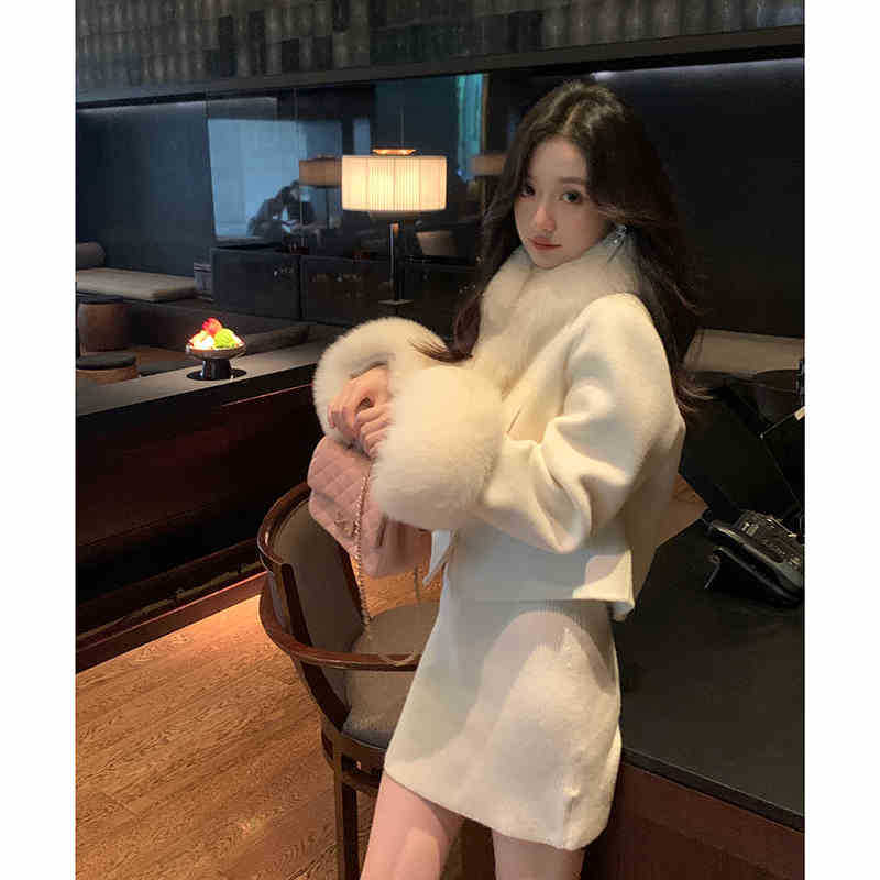 화이트(퍼 칼라+슬리브 퍼 포함)