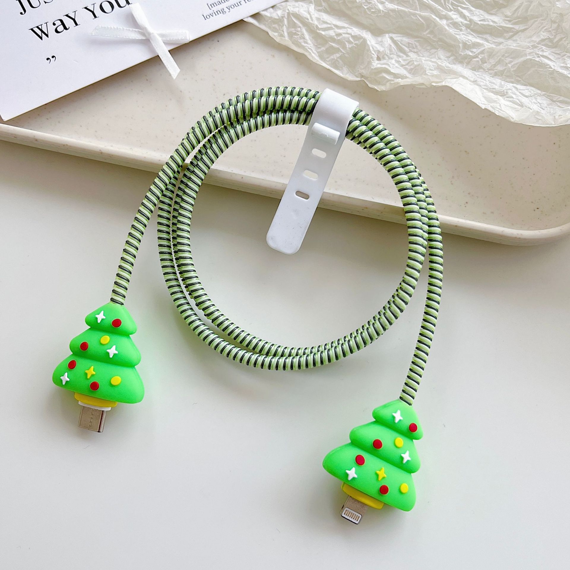 Amazon cartoon cable de datos cubierta adecuada para Apple Android cable de datos de carga rápida cuatro piezas en stock al por mayor