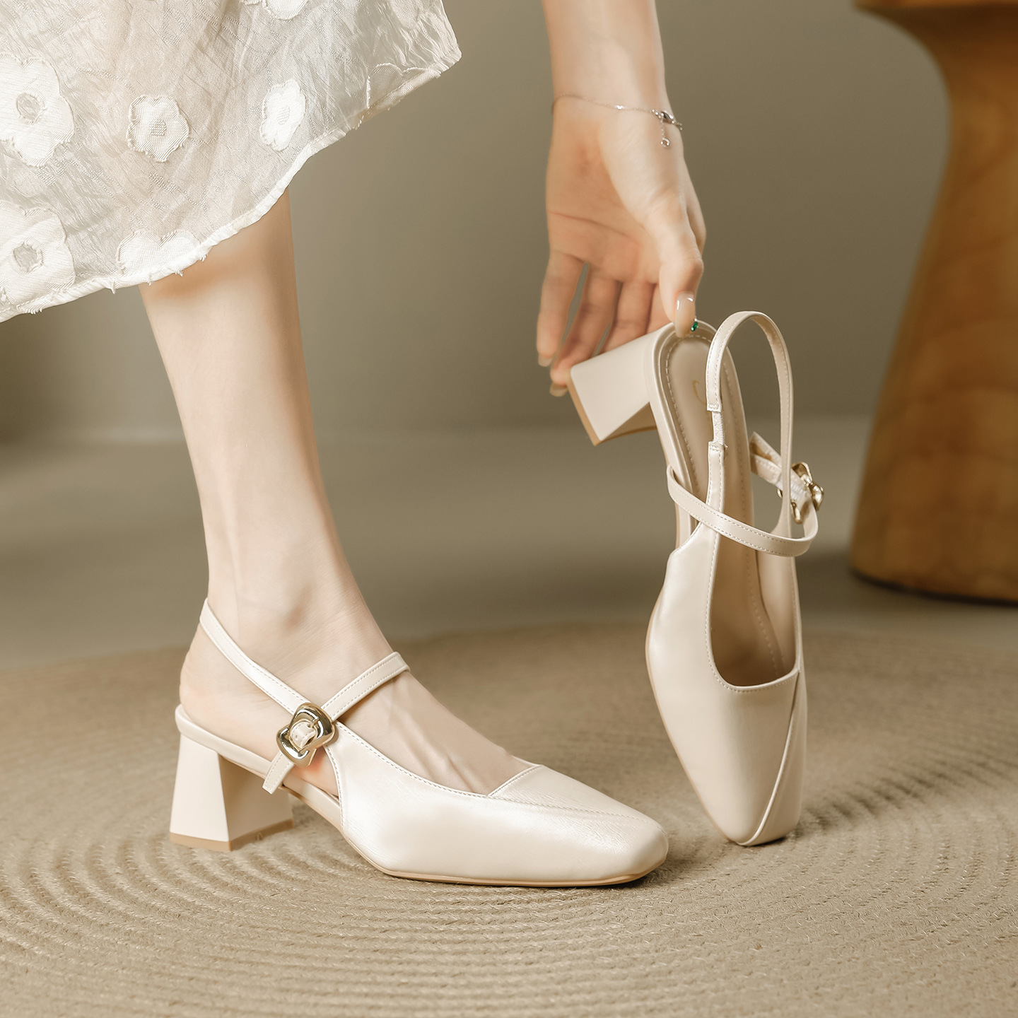 Retro Square-Toe High-Heeled Shoes for Women with Cheongsam Summer New Style Buckle Mary Jane Toe-Back Hollow Thick-Heeled Sandals