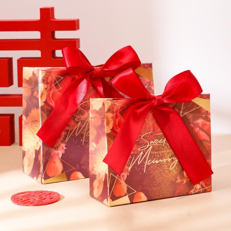 Creative European style wedding red wedding candy box wholesale High-end bridesmaid and souvenir wedding candy gift box wholesale