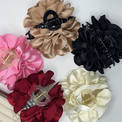 新商品の布芸は森系の仙美の高級な髪飾りを挟みます。