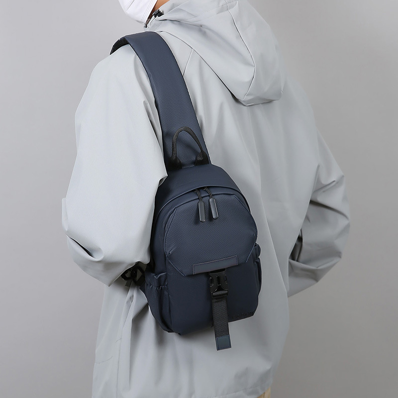 Bolso de pecho de hombre al por mayor bolso de mochila deportiva al aire libre transfronterizo moda coreana bolso de hombro de botón bolso de mano de viaje de hombre
