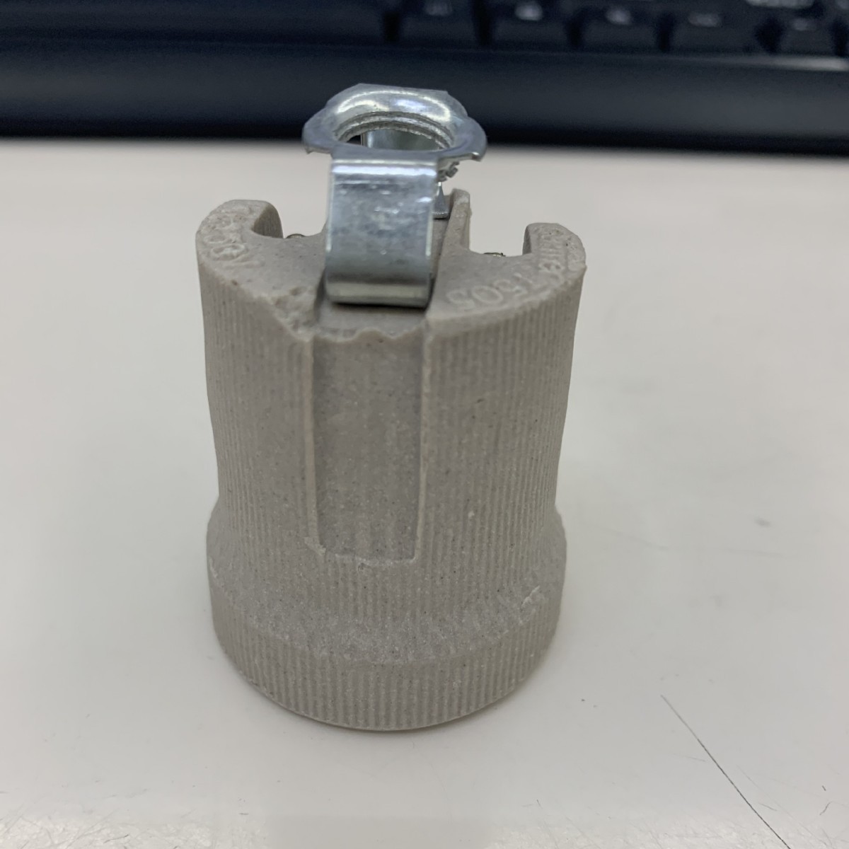 Portalámparas de cerámica de bocina con soporte de hierro de bocina Portalámparas de tornillo Lámparas resistentes a altas temperaturas Accesorios de iluminación Portalámparas de porcelana