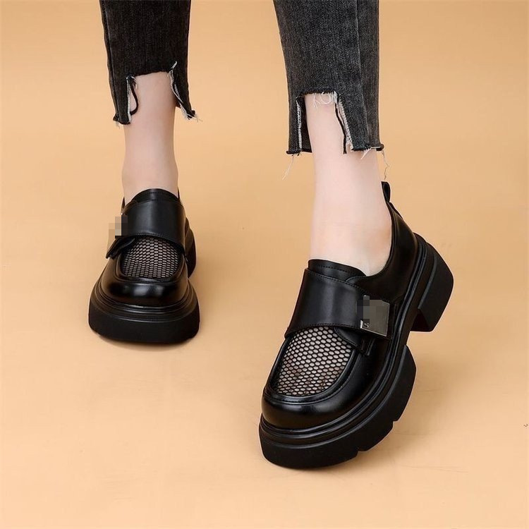 Zapatos de malla transpirable 2026 verano nuevo cabeza redonda mágica zapatos de una sola sola sola gruesa hueco aumento de altura zapatos de cuero
