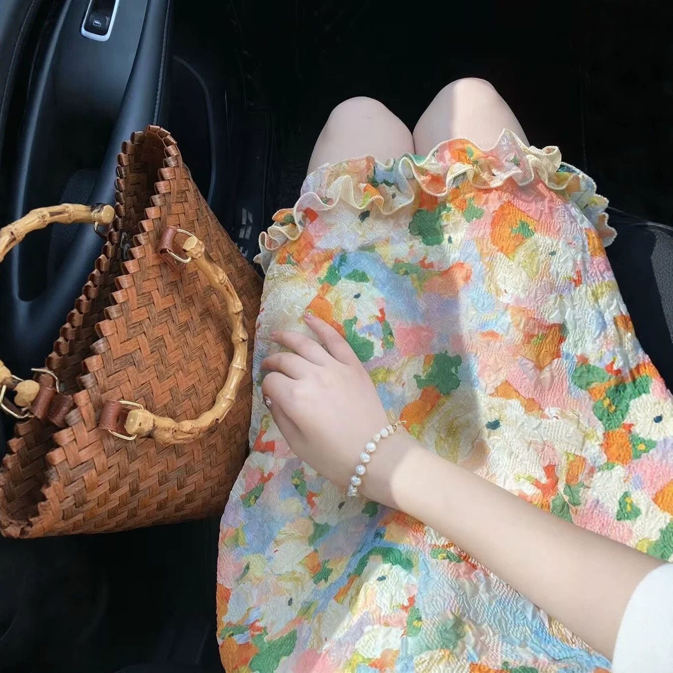 Váy maxi nữ in hoa màu sắc tươi mát, tay bồng nhún eo, phong cách nghỉ dưỡng — màu sắc chi tiết 4
