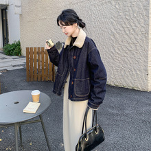 深蓝色复古休闲风牛仔羽绒服女2025冬新款羊羔毛拼接翻领保暖外套
