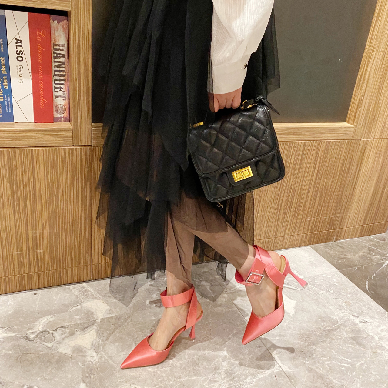 Baotou Slim Sandalen für 2024 Frühling/Sommer Neue Koreanische Ausgabe Spitz Mitte Eine Linie Schnalle Zurück Air High Heel Damen_voghion.com