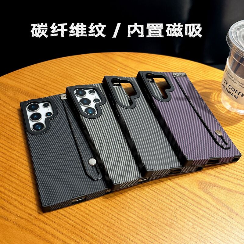 Suitable for Samsung S26Ultra Business Carbon Fiber Pattern Mobile Phone Case S25 Built-In Magnetic Wristband Stand Protective Cover Suitable for Samsung S26Ultra Business Carbon Fiber Pattern Mobile Phone Case S25 Built-In Magnetic Wristband Stand Protective Cover