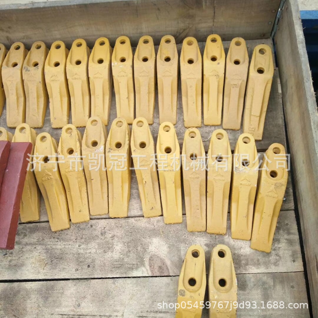 铲车耐磨铲板 店内还销售斗齿 水箱 装载机全车件 品类全 玻璃 护