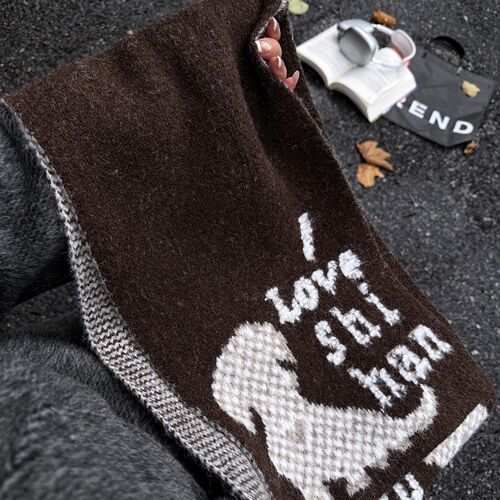 Japanese-style cute retro cartoon letter dog knitted scarf for women, autumn and winter fashionable design, warm and cold-resistant neck wrap