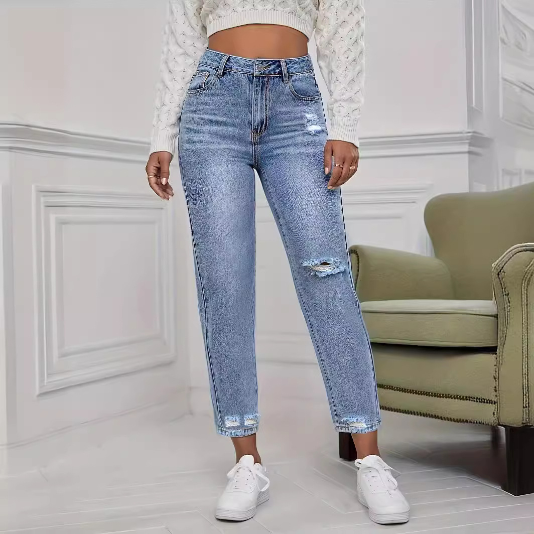 Abbigliamento donna Jeans strappati alla moda casual_voghion.com