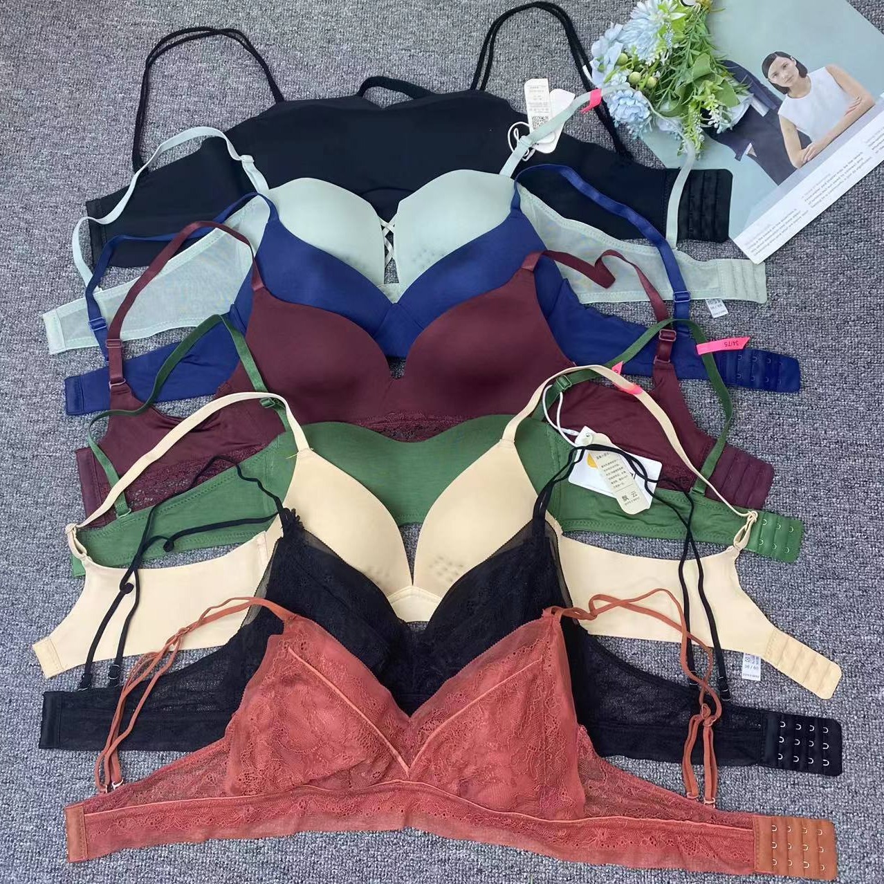 Diverso sujetador de punto de media pieza de ropa interior Nuevo Sujetador de encaje de punto inalámbrico push up mixto