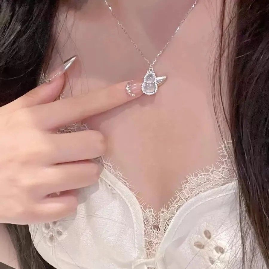 新中式蝴蝶结葫芦项链女款国潮时尚清新甜美白玉髓吊坠锁骨链