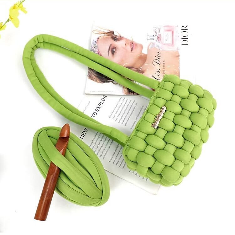 Heart-filled cotton 2CM hand-woven thick line manual diy cat nest cushion blanket material fancy yarn cross-border factory supply