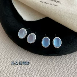 耳钉;耳环;耳圈