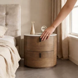 床头柜;皮艺床;梳妆台