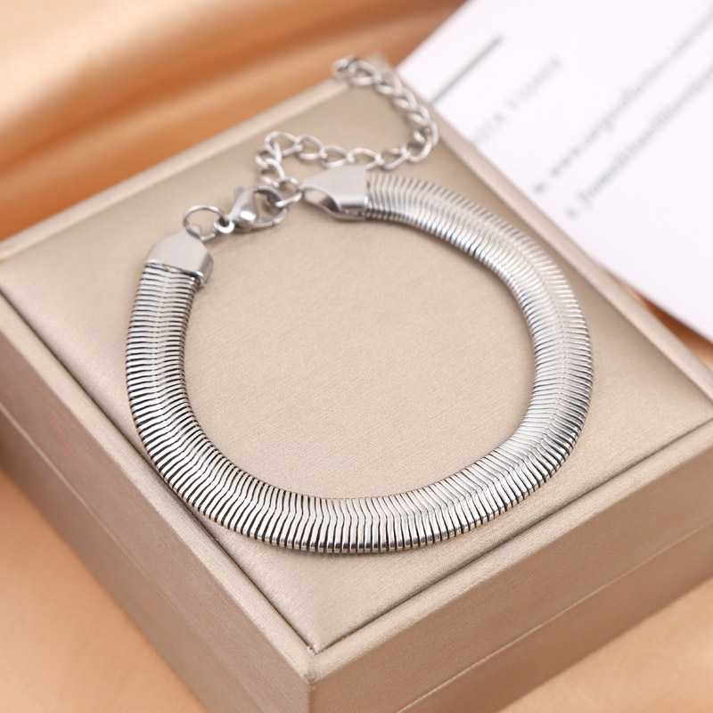 Ventas transfronterizas calientes nuevas pulseras de acero de titanio personalidad femenina de alto nivel diseño ligero de lujo moda temperamento versátil joyería de acero de titanio image 48