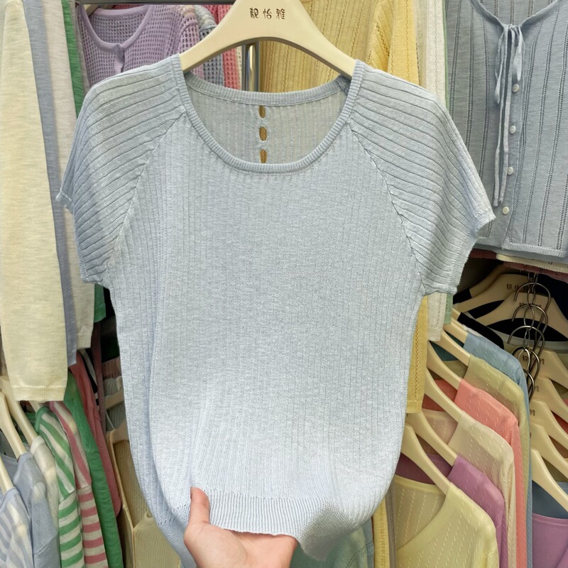 Korean-Style Slim-Fit Raglan Sleeve Knit Top with Hollow Back Design for Women, 2026 Summer New Model, Stunning and Versatile Blouse Korean-Style Slim-Fit Raglan Sleeve Knit Top with Hollow Back Design for Women, 2026 Summer New Model, Stunning and Versatile Blouse