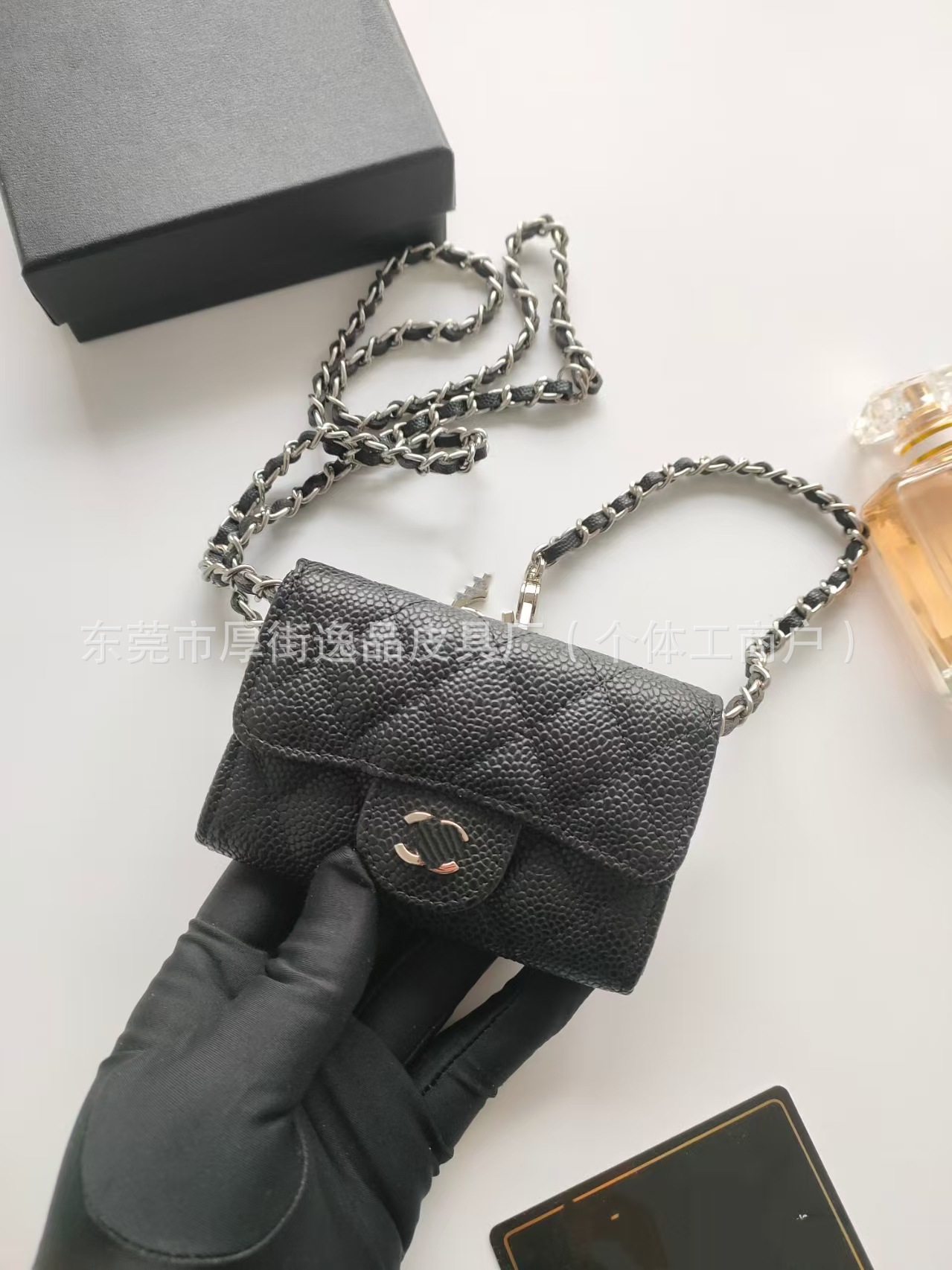 블랙 캐비어 실버 버클