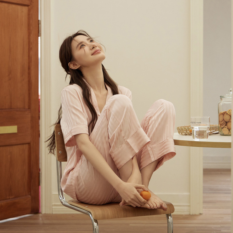2024 뉴 샤오 웨이 스트라이프 자카드 아이스 실크 파자마 여성 봄과 가을 고급 반소매 시크한 홈 웨어