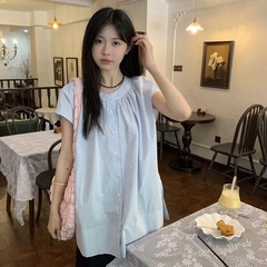 フランスの丸首の単列のボタンの側はフォークを開けて怠惰な風の袖なしのシャツの女性の春夏のデザイン感がゆったりしています。
