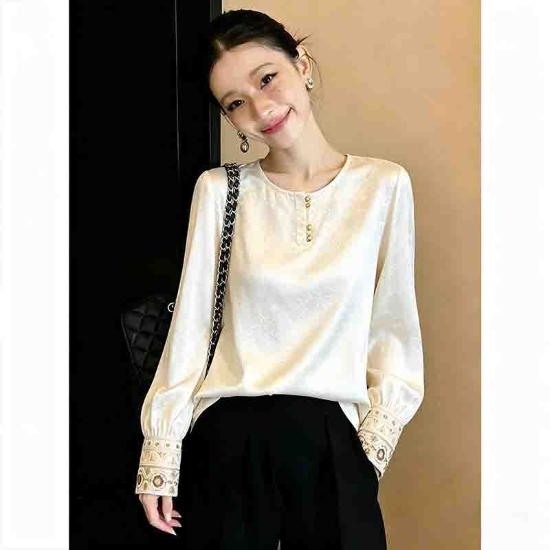 Traditional Chinese Style Base Shirt Paired with a Vest, Long-Sleeve Embroidered Shirt for Women, Spring Fashion with a New Design, New Chinese-Style Top