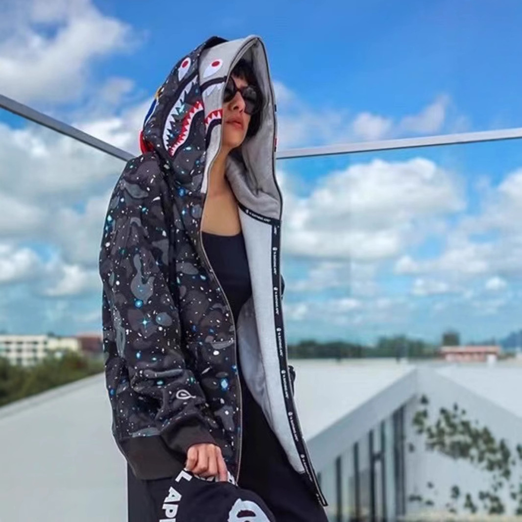 猿人APE サメと虎の頭刺繍入り迷彩柄ダブルハットスウェットシャツ メンズ ゆったりカーディガン ジップアップフード付きジャケット 夜光