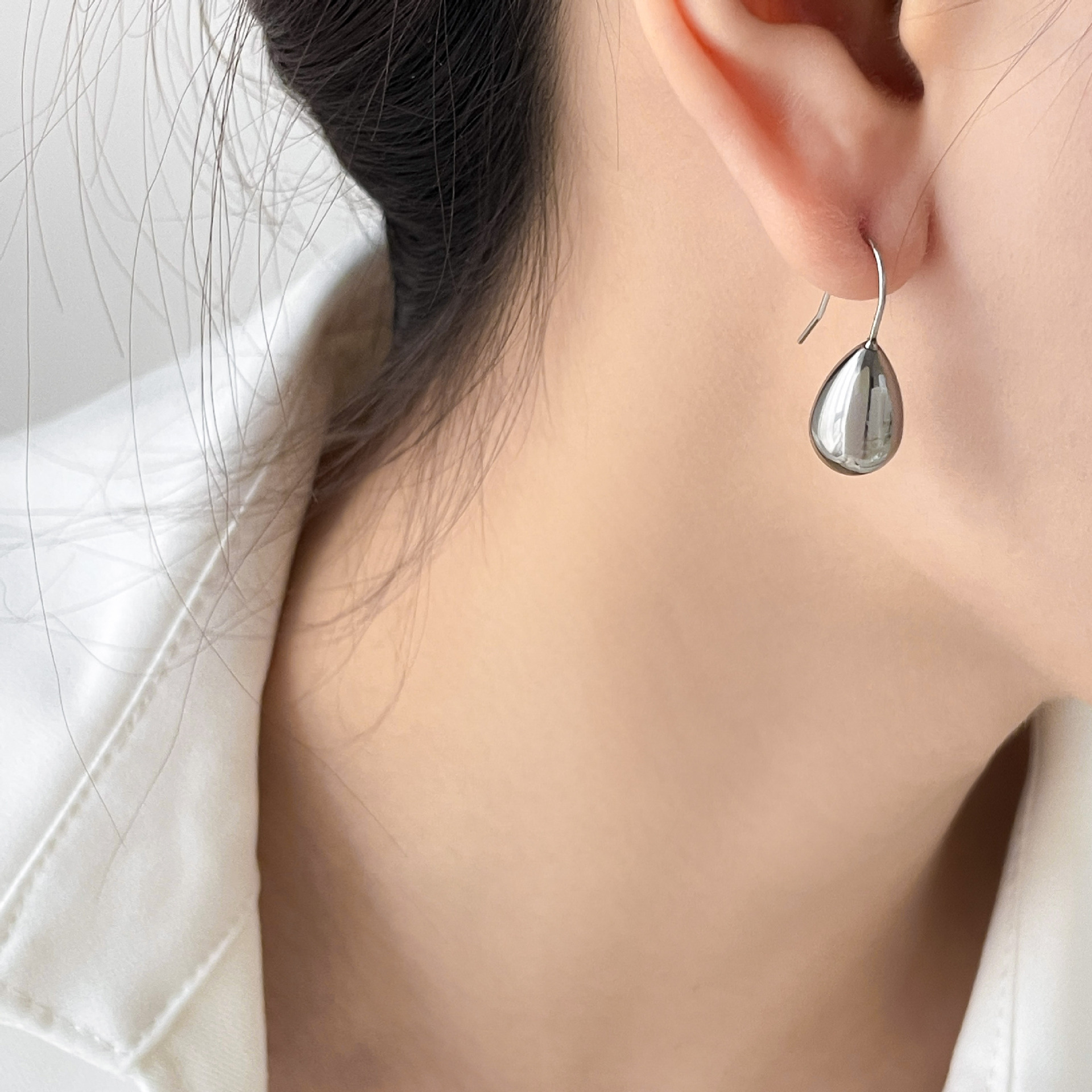 Solid Color Pattern Women'S Gender 1 Pair Simple Style Solid Color Titanium Steel Plating 18k Gold Plated Drop Earrings