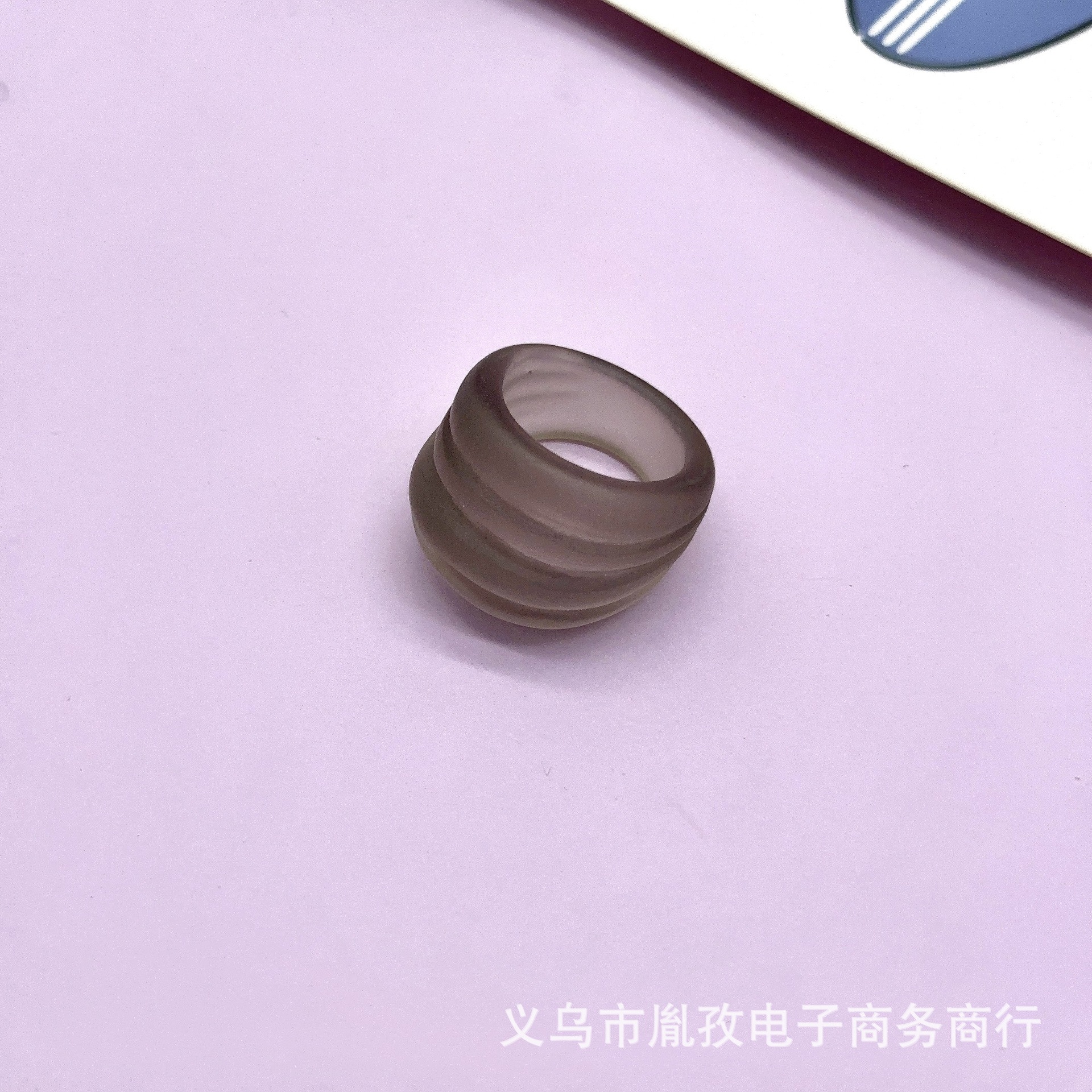 Anillo coreano no desvanecido diseño de nicho simple irregular esmerilado ligero lujoso frío suave anillo índice para mujeres