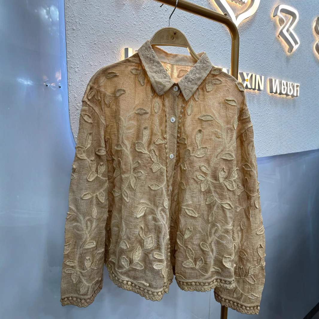 French-style Romantic And Exquisite Three-dimensional Jacquard Collared Shirt For Women, 2025 Spring New Loose Vintage_ecoleips.com