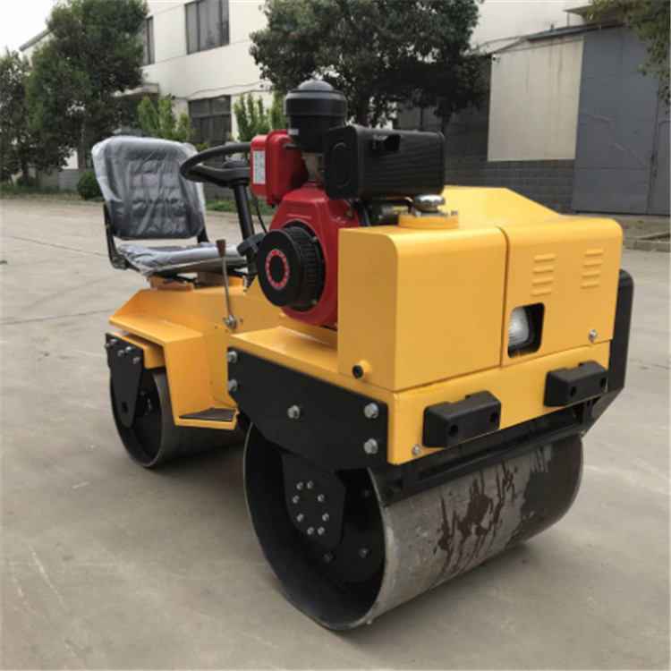 compactador de ruedas de acero de mano 1 tonelada 2 toneladas 3 toneladas rodillo pequeño Yue Gong060 rodillo diesel de mano